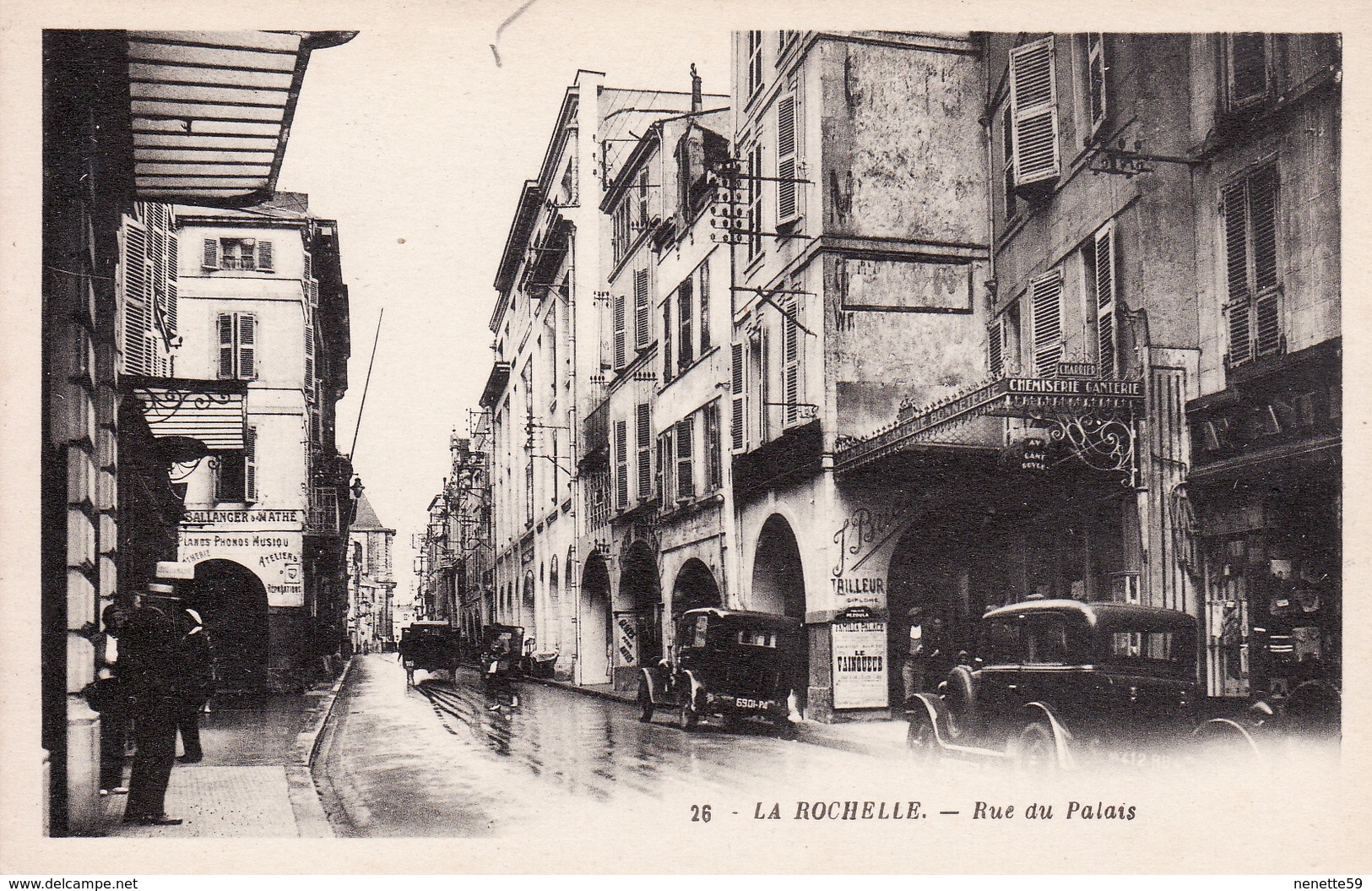 17 LA ROCHELLE --  Rue Du Palais Animée + Anciennes Voitures - La Rochelle