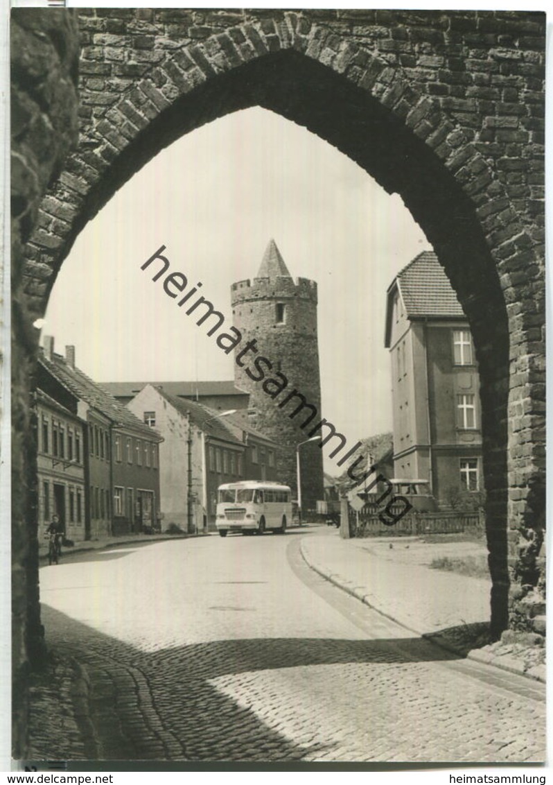 Jüterbog - Neumarkttor - Bus - Foto-Ansichtskarte - Verlag H. Sander KG Berlin 60er Jahre - Jueterbog