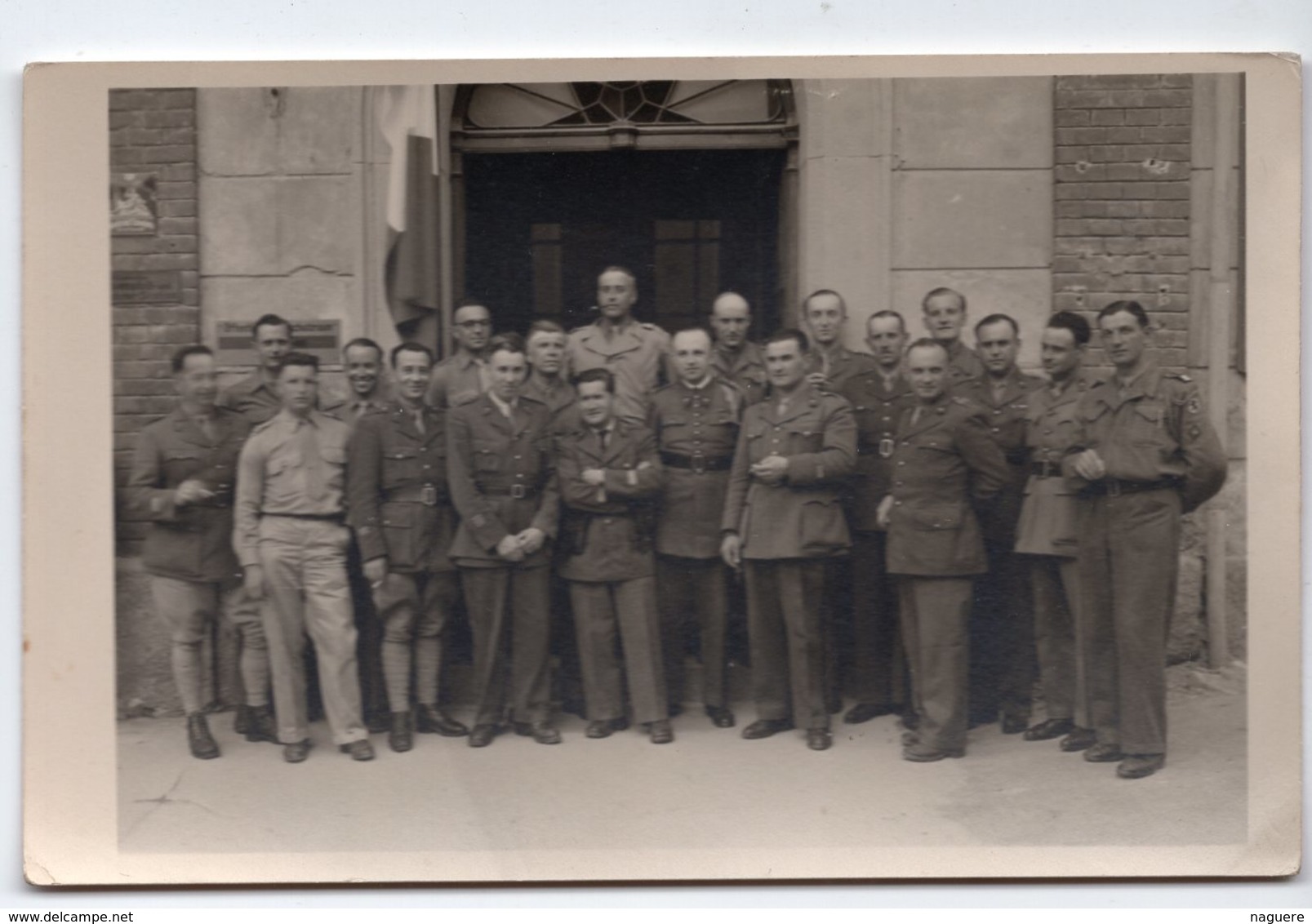 GROUPE DE SOLDATS  110eme R I   CARTE  PHOTO 1945 - Guerre, Militaire