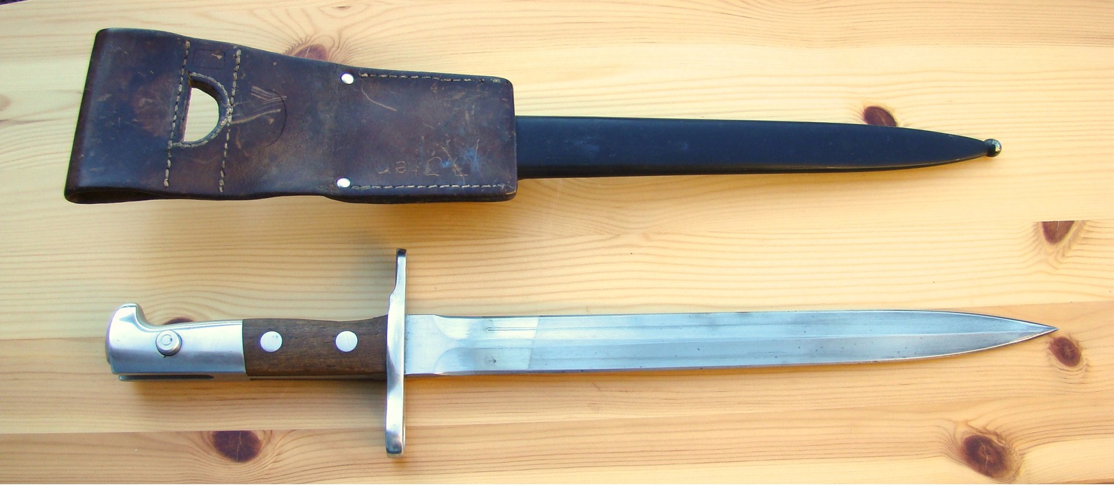 Baïonnette Suisse WEFFENFABRIK NEUHAUSEN N ° 644173 Très Bel Ensemble Avec Gousset Et Fourreau - Knives/Swords