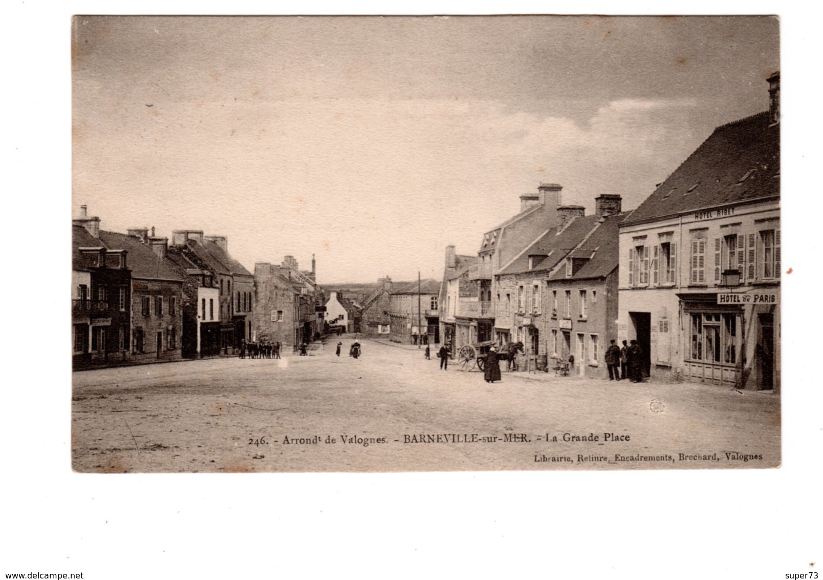 CPA 50 - Barneville Sur Mer - La Grande Place - Barneville