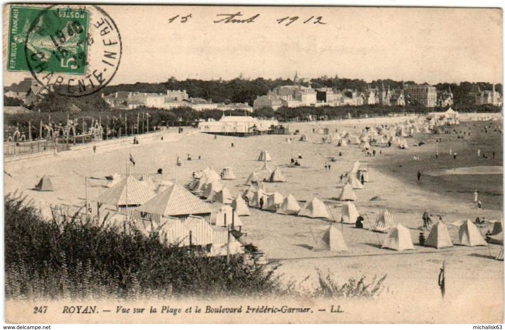 41me 919 CPA - ROYAN - VUE SUR LA PLAGE ET LE BOULEVARD FREDERIC GARNIER - Royan