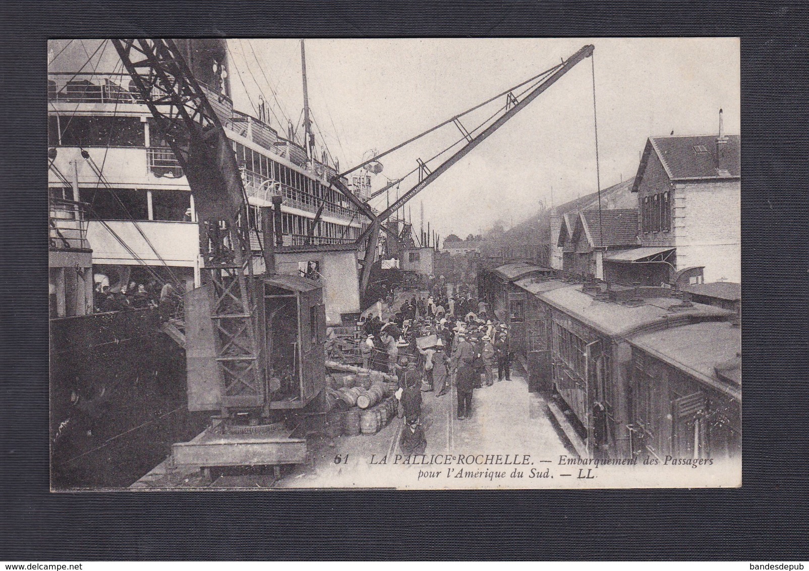 La Pallice Rochelle (17) Embarquement Des Passagers Pour L' Amerique Du Sud ( Bateau Train Grue LL ) - La Rochelle