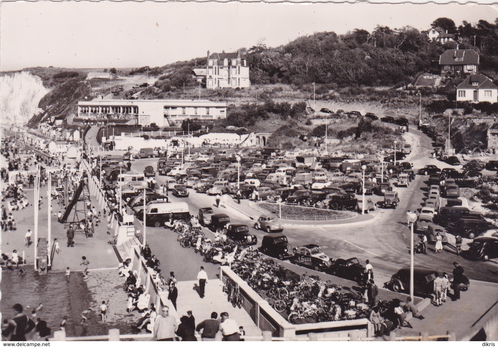 76-VEULES-LES-ROSES- LE PARKING ET LA NOUVELLE ROUTE-ANIMÉE- CPSM - Veules Les Roses