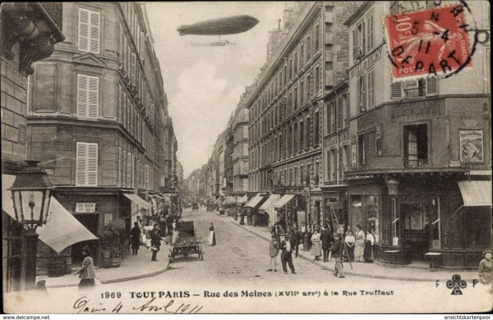 Cp Paris XVII., Rue Des Moines à La Rue Truffaut, Zeppelin - Autres & Non Classés