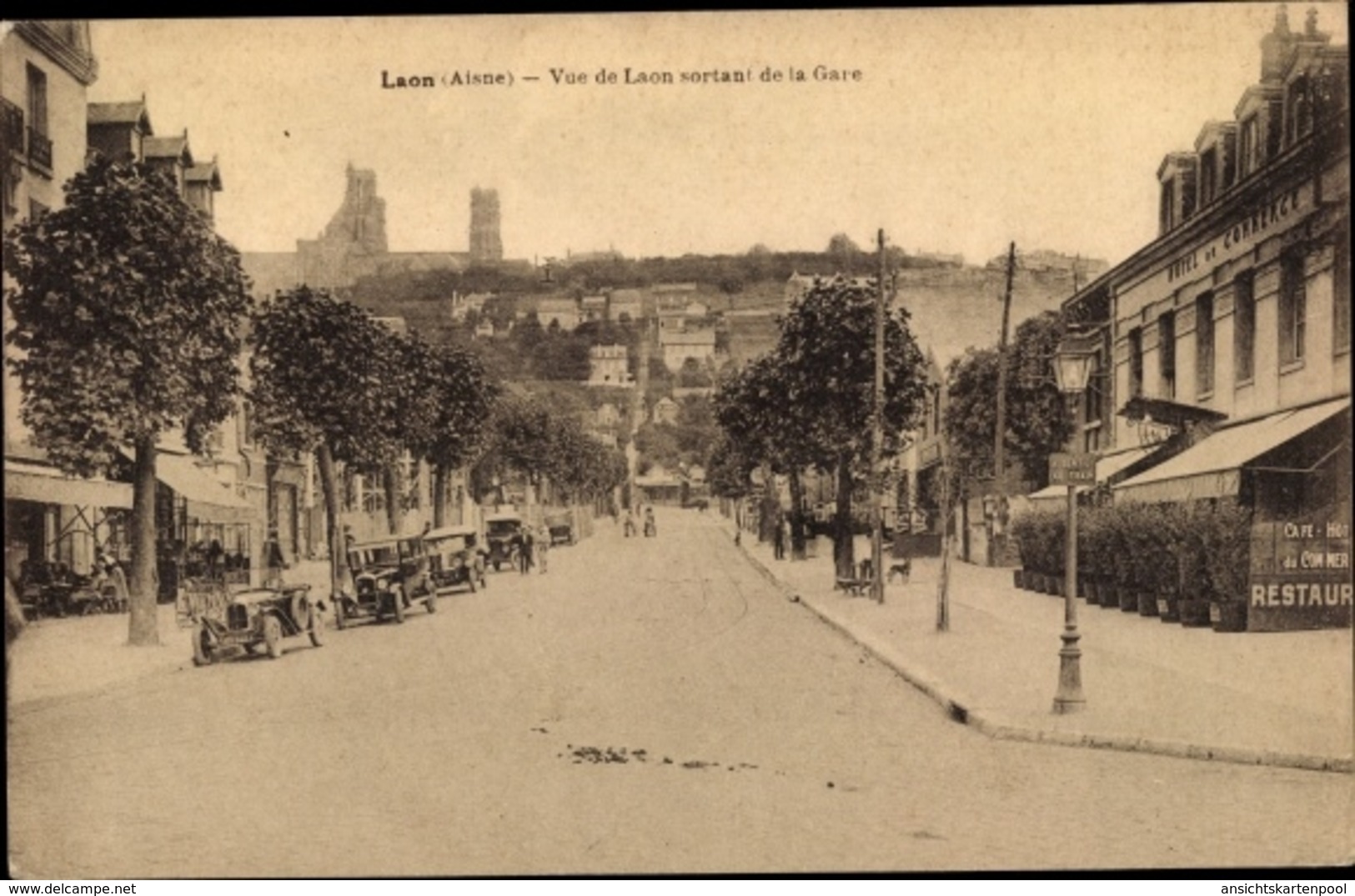 Cp Laon Aisne, Vue De Laon Sortant De La Gare, Voitures, Hotel De Commerce - Autres & Non Classés