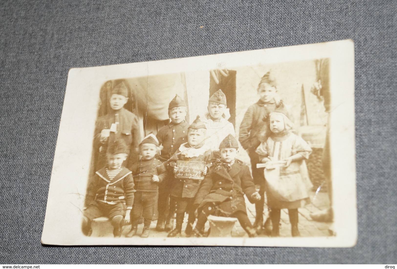 Jumet,ancienne Carte Photo Originale Souvenir Des Défenseurs De La Rue Des Aiselies,groupe D'enfants Soldats - Lieux