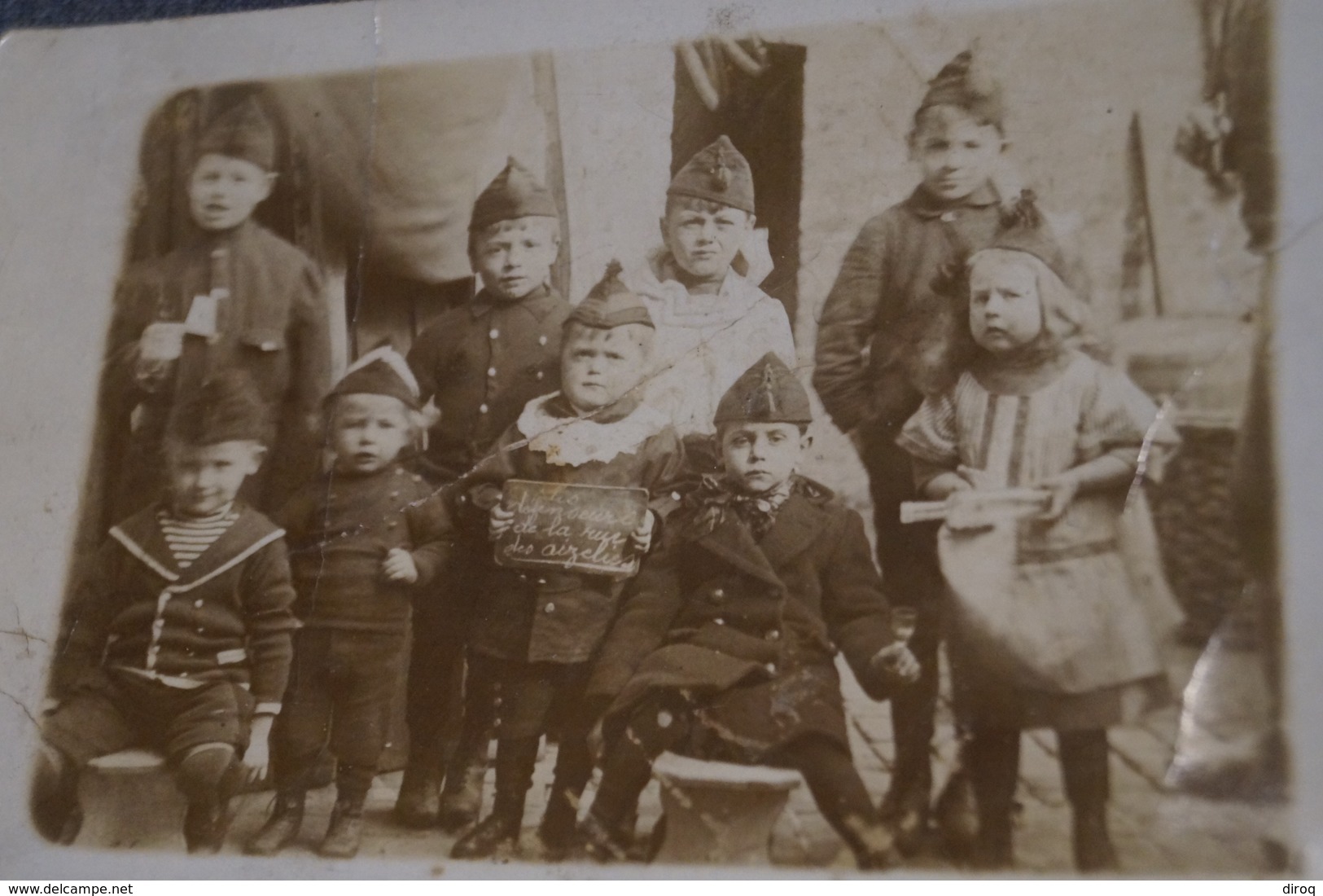 Jumet,ancienne Carte Photo Originale Souvenir Des Défenseurs De La Rue Des Aiselies,groupe D'enfants Soldats - Lieux