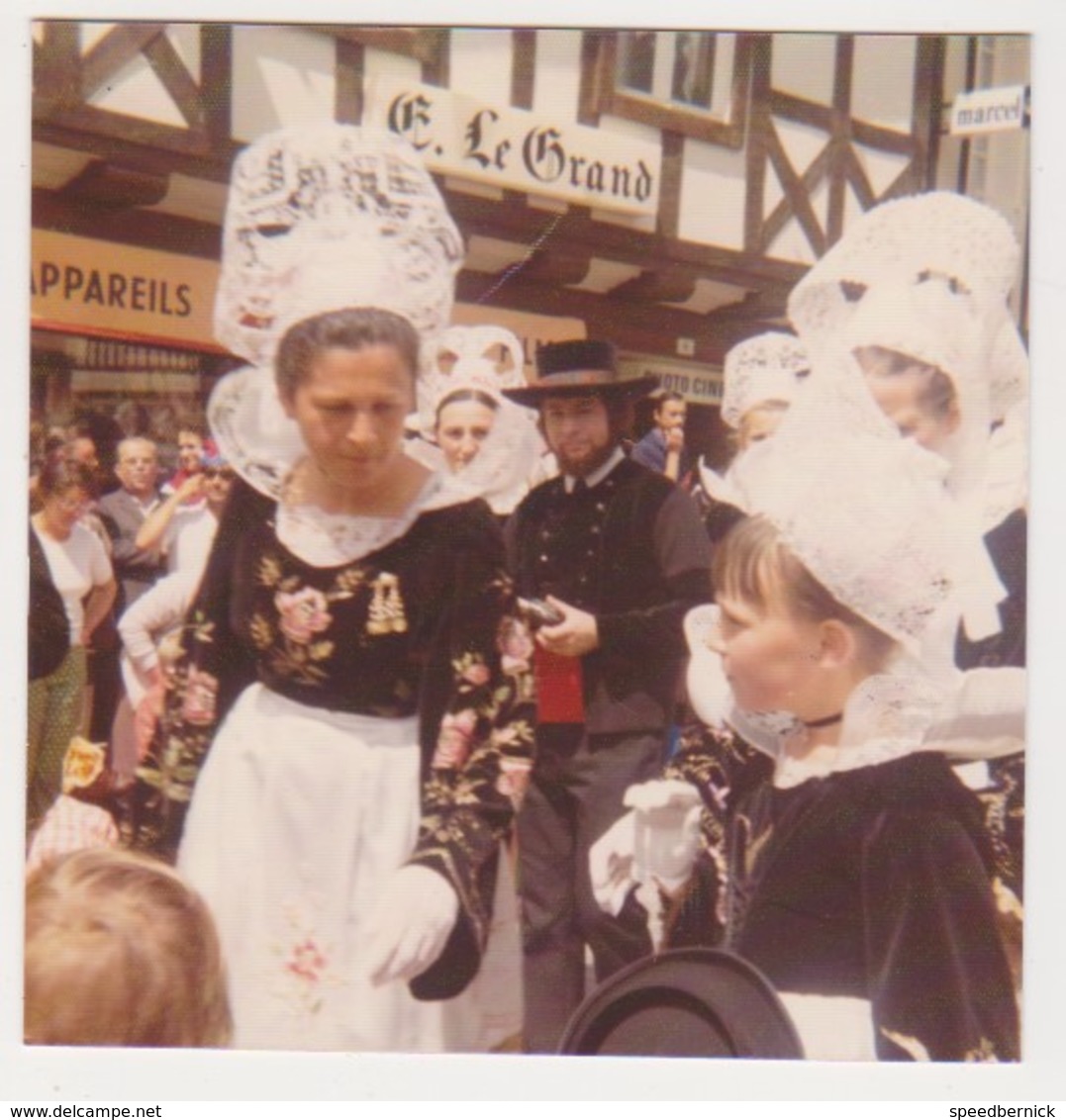 26892 Trois Photo QUIMPER Bretagne France -fetes Cornouailles 1973 -costume Breton Biniou Défilé - Lieux