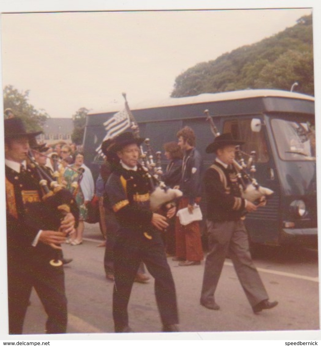 26892 Trois Photo QUIMPER Bretagne France -fetes Cornouailles 1973 -costume Breton Biniou Défilé - Lieux