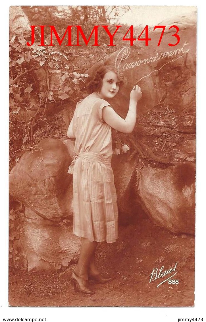 CPA -  PASSIONNEMENT - Une Jolie Jeune Fille Amoureuse En 1926 - Edit. Bleuet N° 888 - Scans Recto-Verso - Femmes