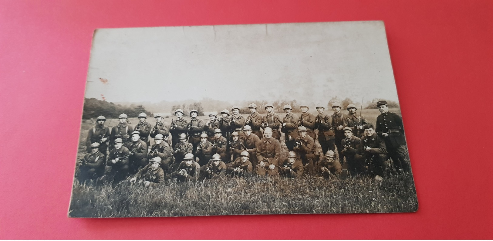 Ancienne Carte Photo D'un Groupe Militaire  Du 16è Chasseurs Guerre 14-15 - Reggimenti