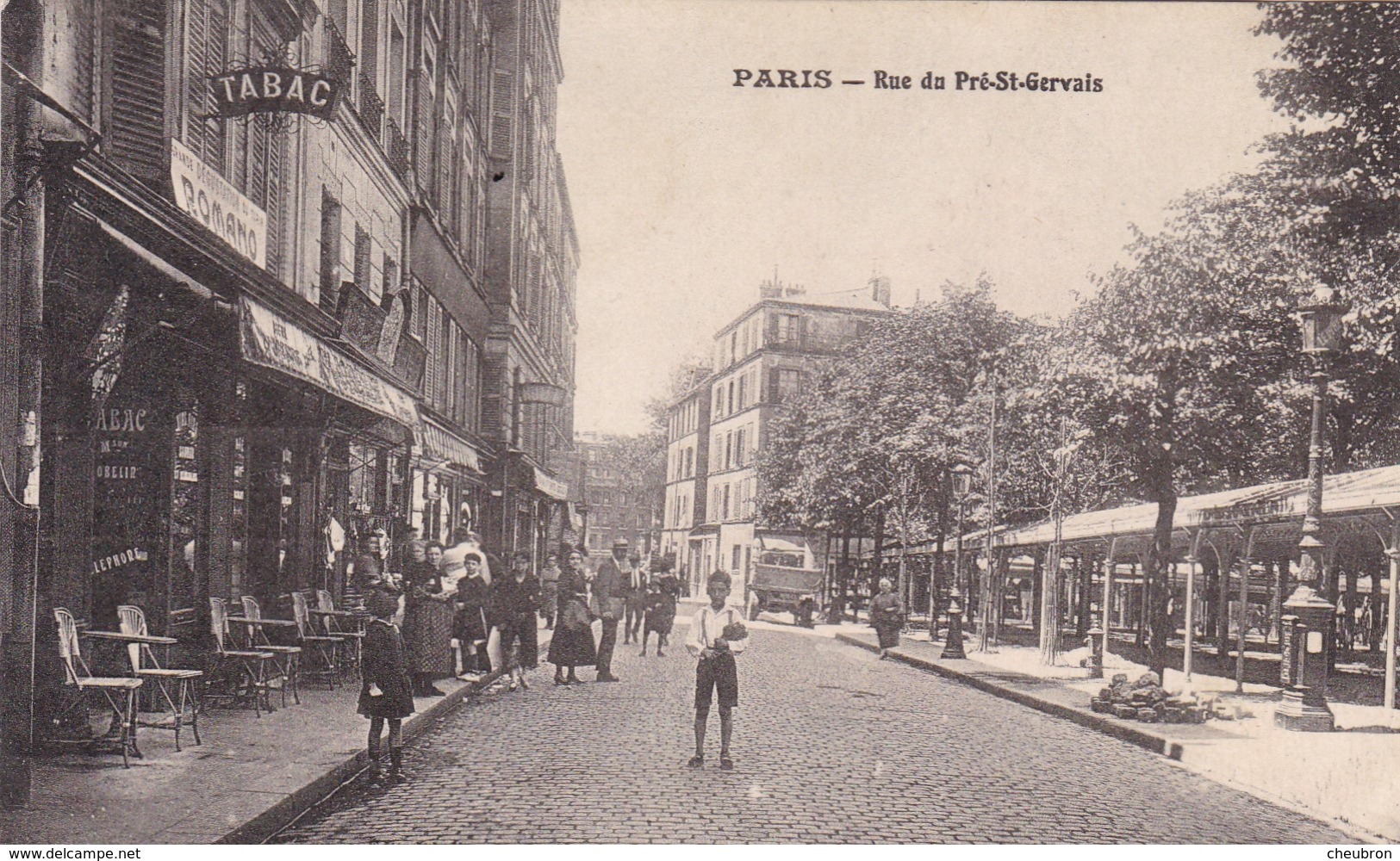 75 PARIS. CPA. RARETÉ. ANIMATION RUE DU PRE SAINT GERVAIS - Arrondissement: 19