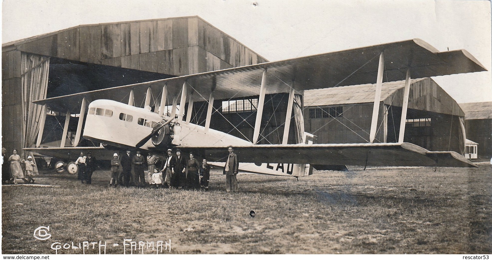 Rare Photo Véritable D'un Avion Goliath Farman Avec Plusieurs Personnes Devant Et Hangars 16,5 X 9 Cm - 1914-18