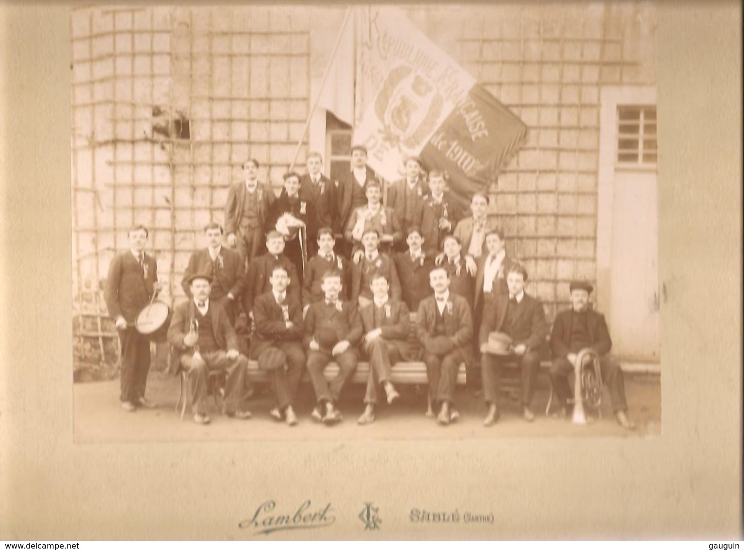 SABLE - CONSCRITS - Classe 1910 - Photographe LAMBERT - Format 35x27 - Personnes Identifiées