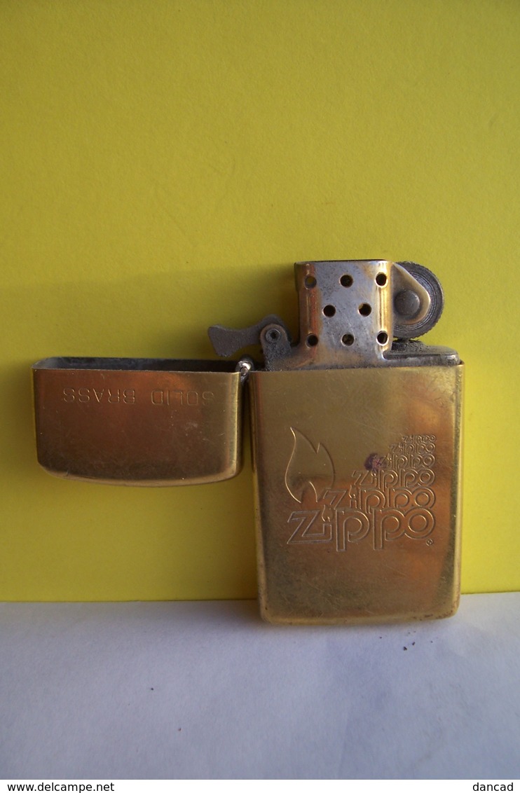 ZIPPO   - BRIQUET  ESSENCE - SOLID BRASS  - 1932 - 1990 - - Zippo