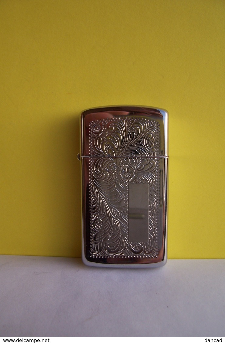 ZIPPO   XV  - BRIQUET  ESSENCE  - - Zippo