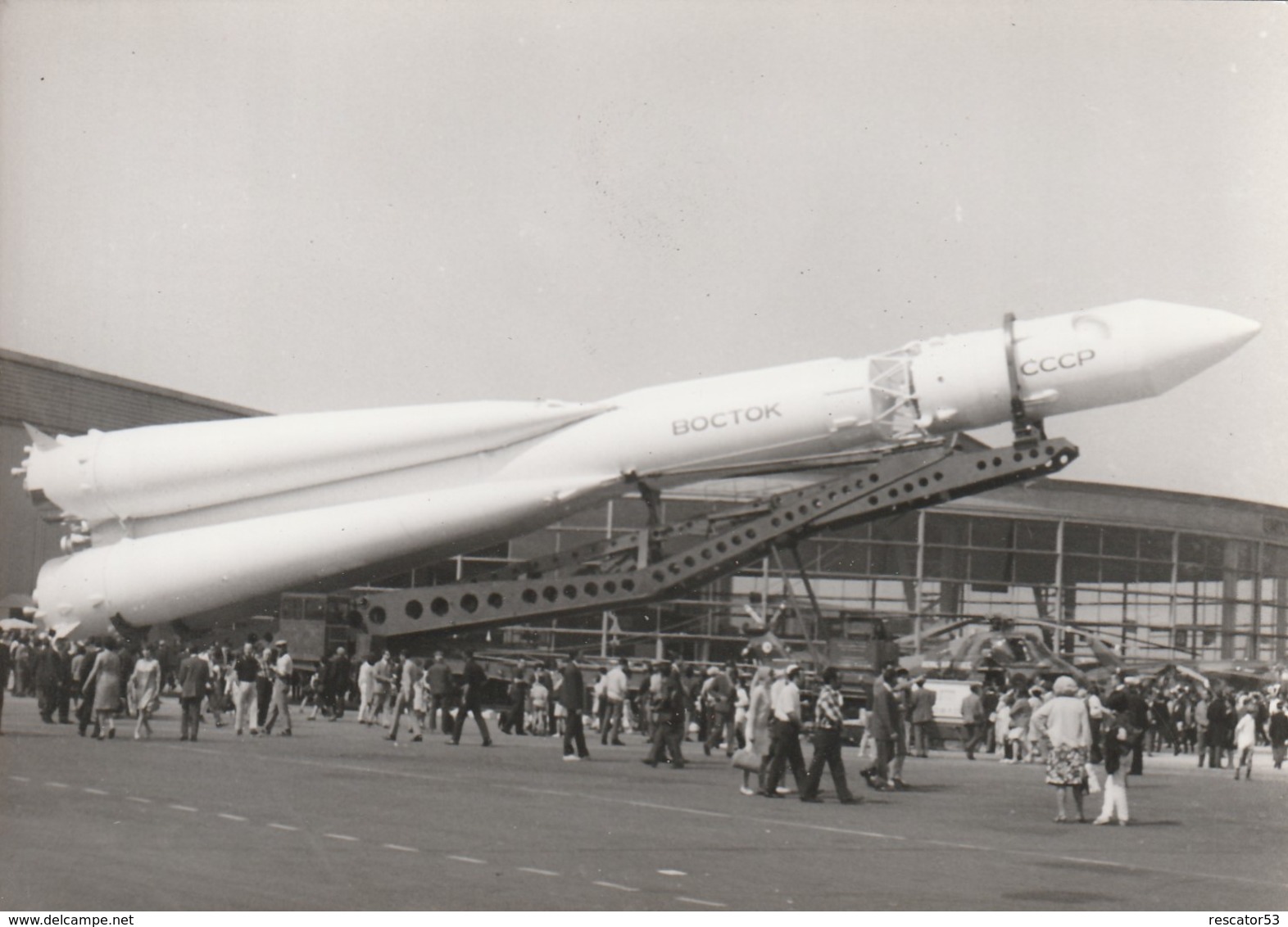 Rare Photo Véritable Salon Du Bourget Années 60 Fusée Russe  Taille 12.7 X 9 Cm - Aviation