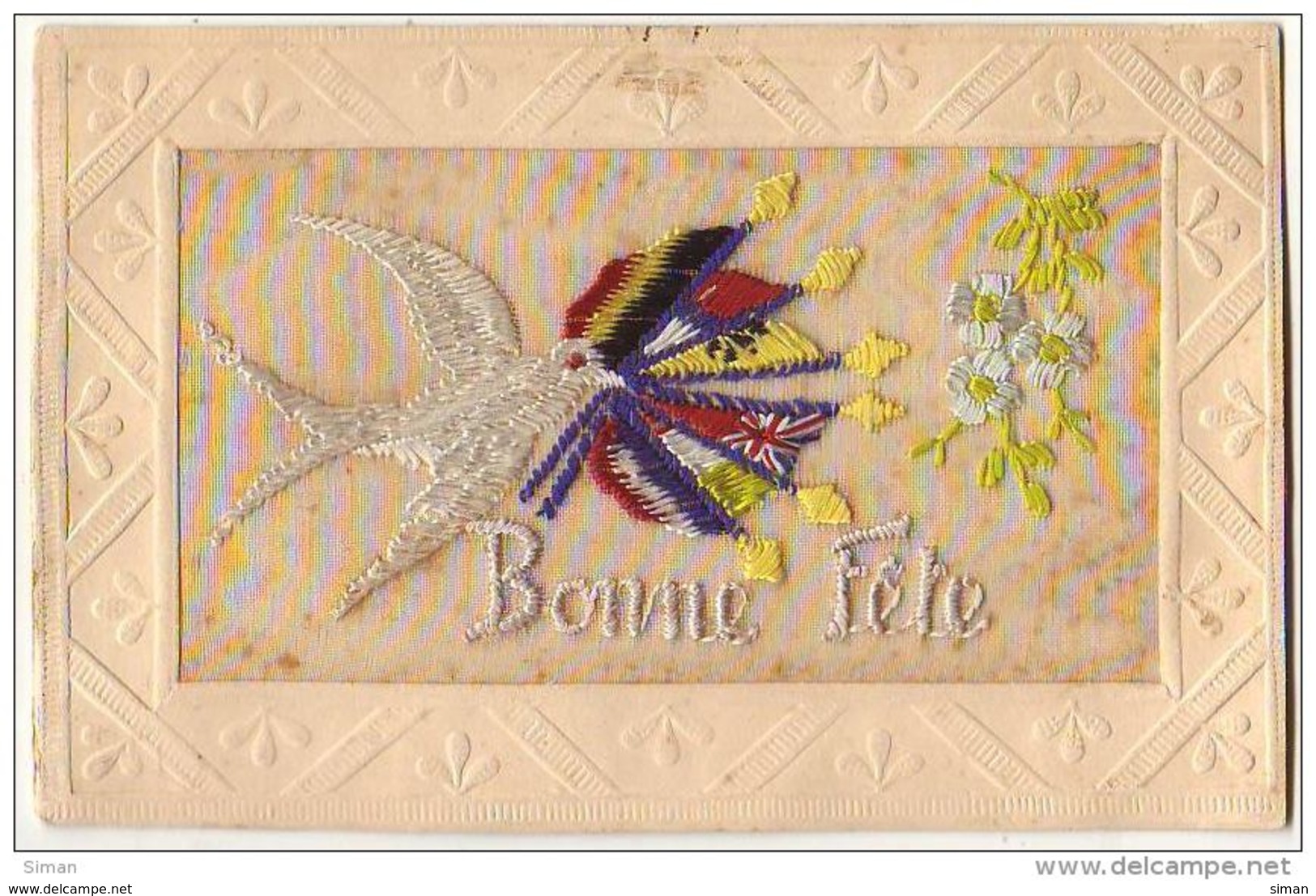 N°7952 - Carte Brodée - Bonne Fête - Colombe Avec Des Drapeaux Dans La Bec - Brodées