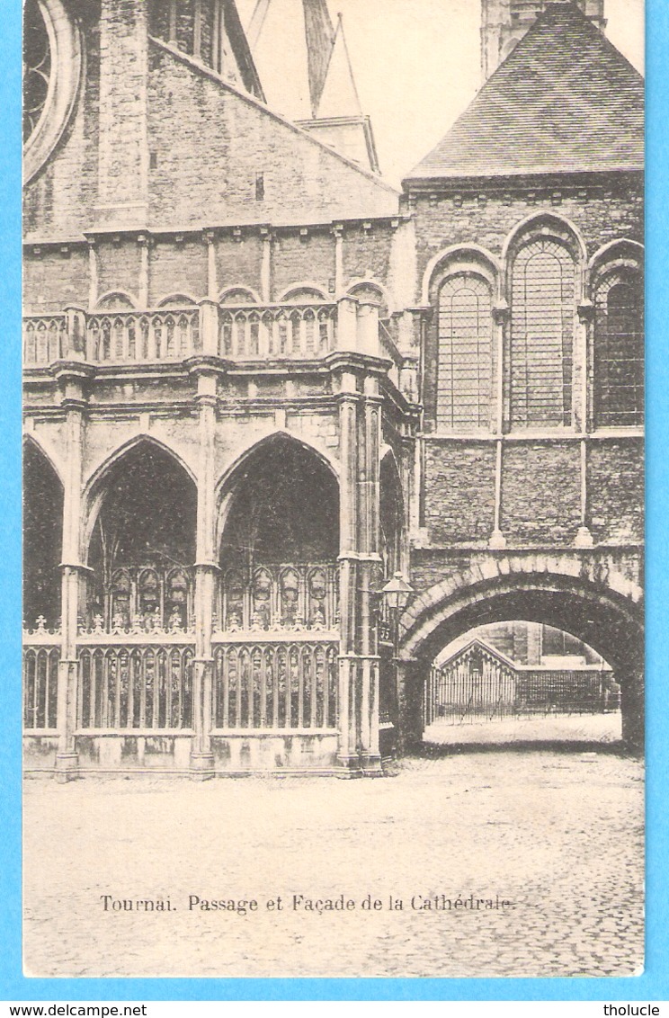 Tournai (Hainaut)-+/-1910-Passage Et Façade De La Cathédrale - Tournai