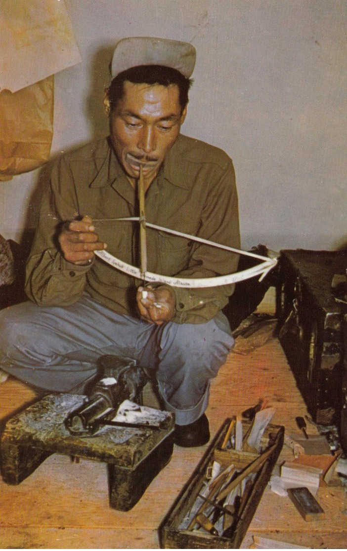 Little Diomede Eskimo , Ivory Carver , 50-60s - Indianer