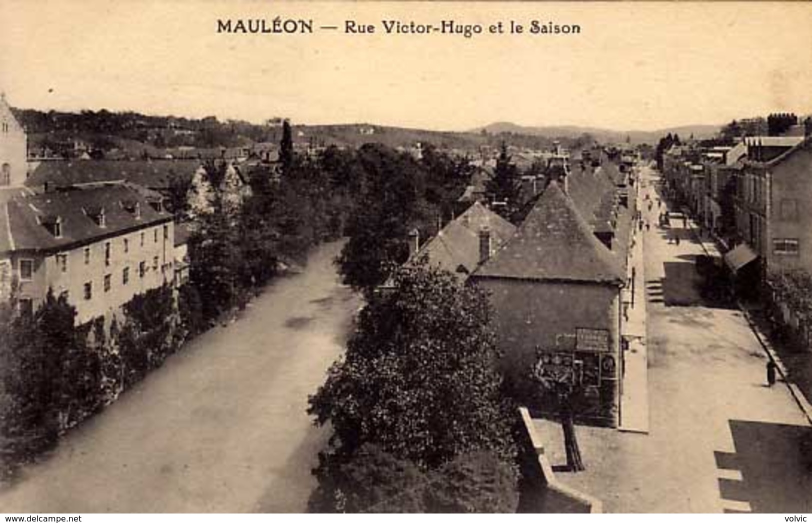 79 - MAULEON - Rue Victor-Hugo Et Le Saison - - Mauleon