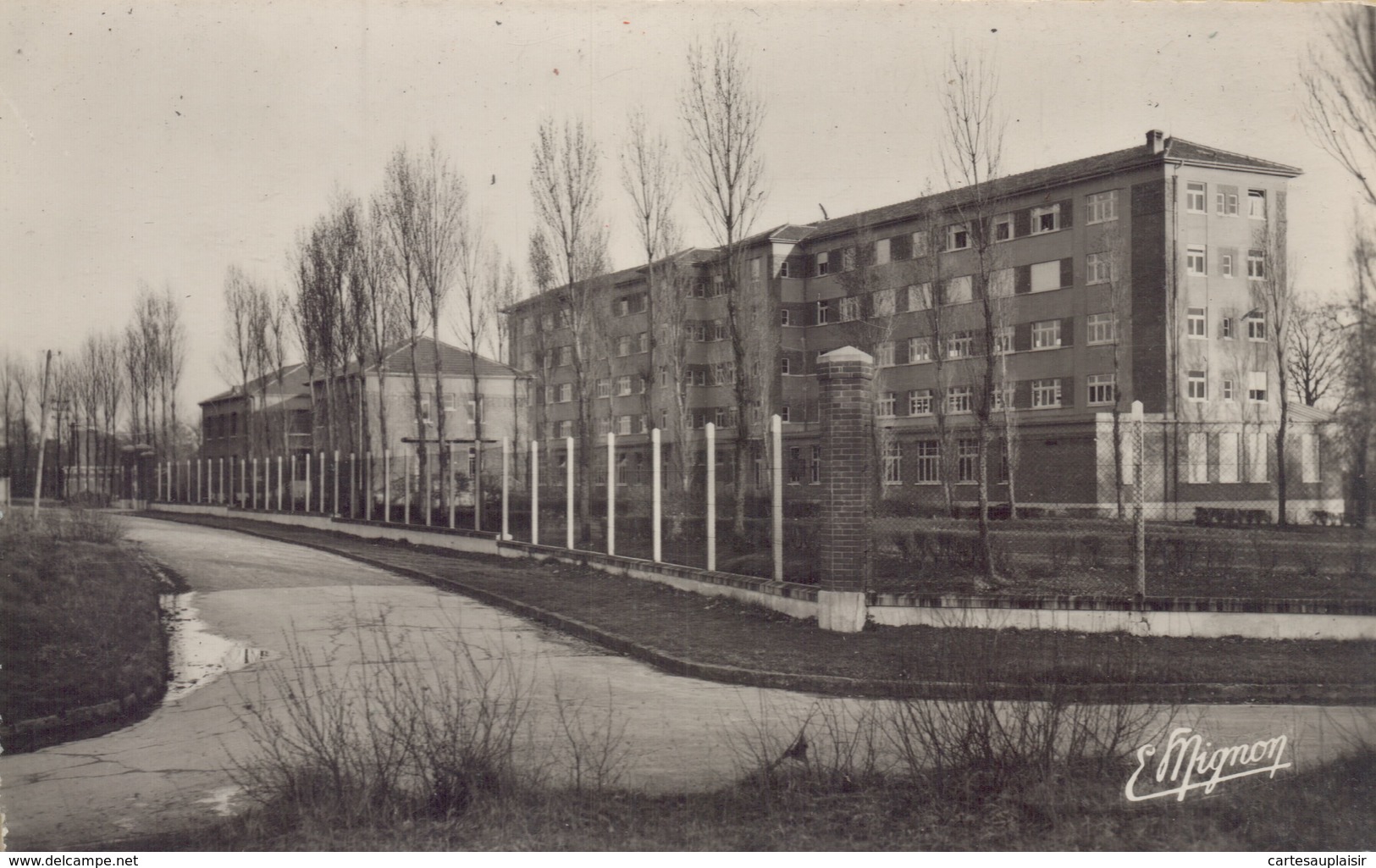 Le Mesnil-Saint-Denis : Le Préventorium - Le Mesnil Saint Denis