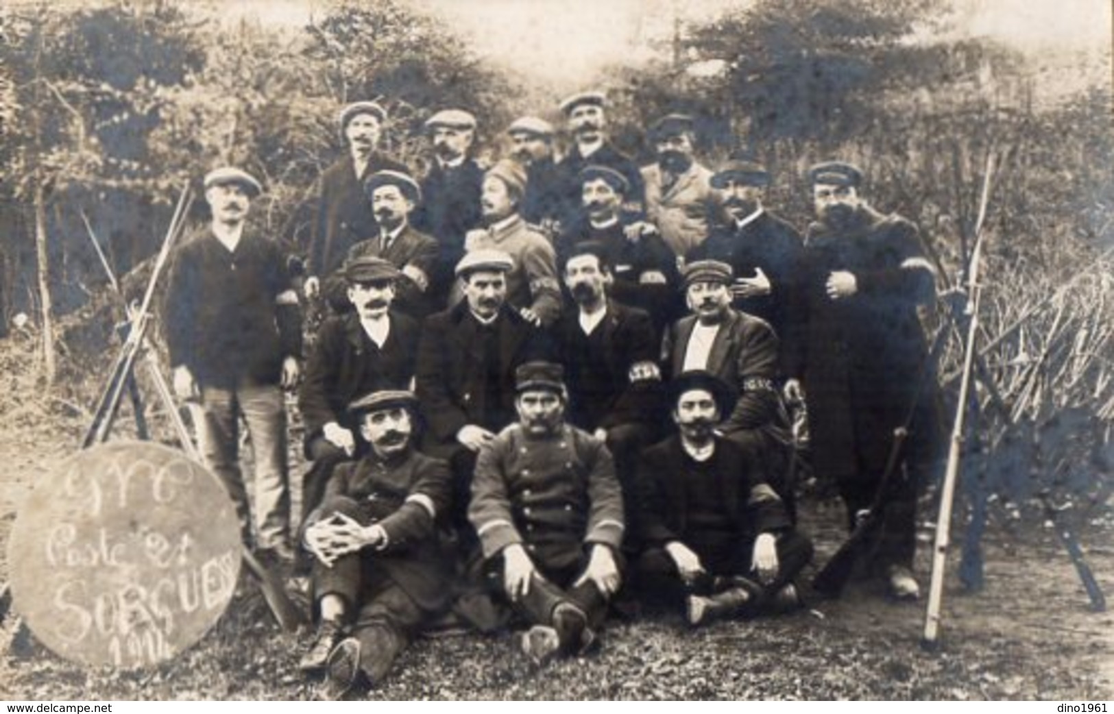 CPA 2535 - MILITARIA - Carte Photo Militaire - GVC - Un Groupe De Gardes Des Voies De Communication - Poste 21 SORGUES - Personnages