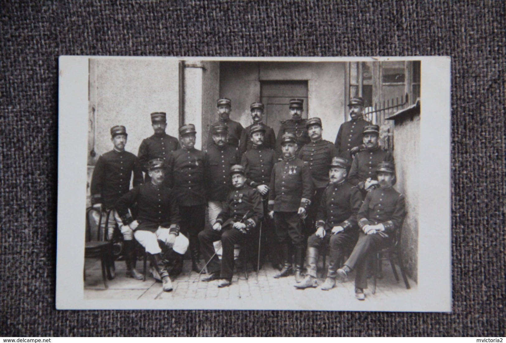 MENDE - Carte Photo De Militaires Et Officiers Du 123 ème Régiment Territorial . N°123 Sur Chaque Képi - Mende