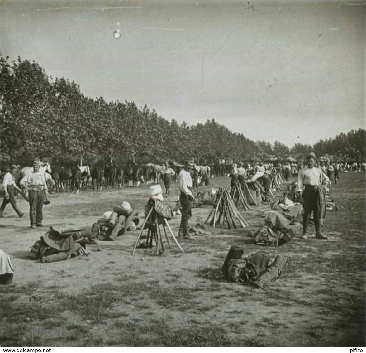 Positif Stéréo . Montpellier . Révolte Des Vignerons 9 Juin 1907 . Les Hussards Venus Pour Maintenir L'ordre . - Photos Stéréoscopiques