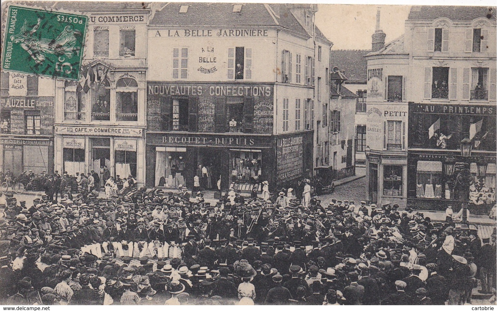 77 COULOMMIERS - Le Concert Sur La Place Du Marché - RARE - Très Animée - 2 Scans, Recto Verso - Coulommiers