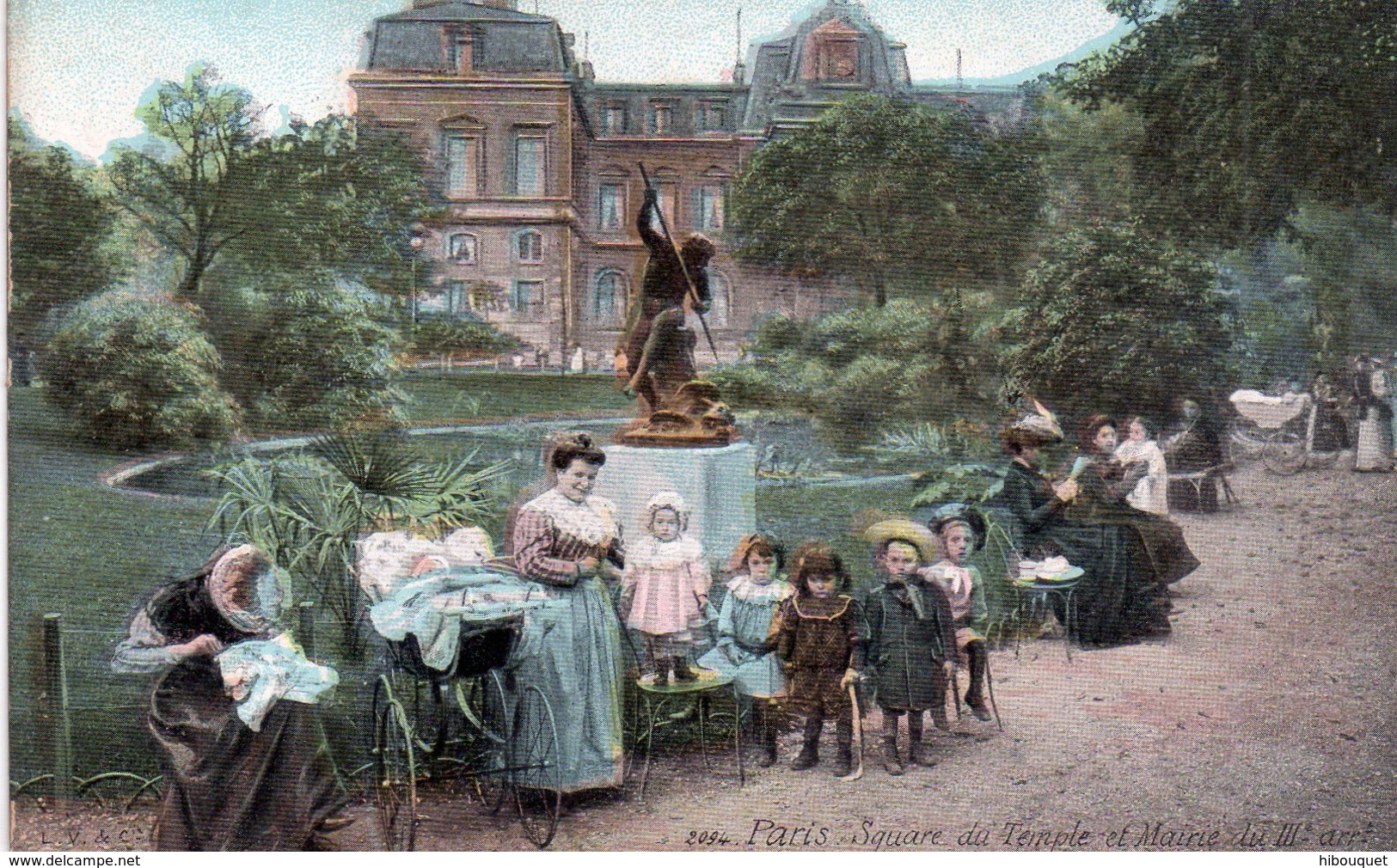 CPA,Paris IIIe Square Du Temple Et Mairie, Enfants Avec Leurs Nounous Devant Le Square, Colorisée - Paris (03)