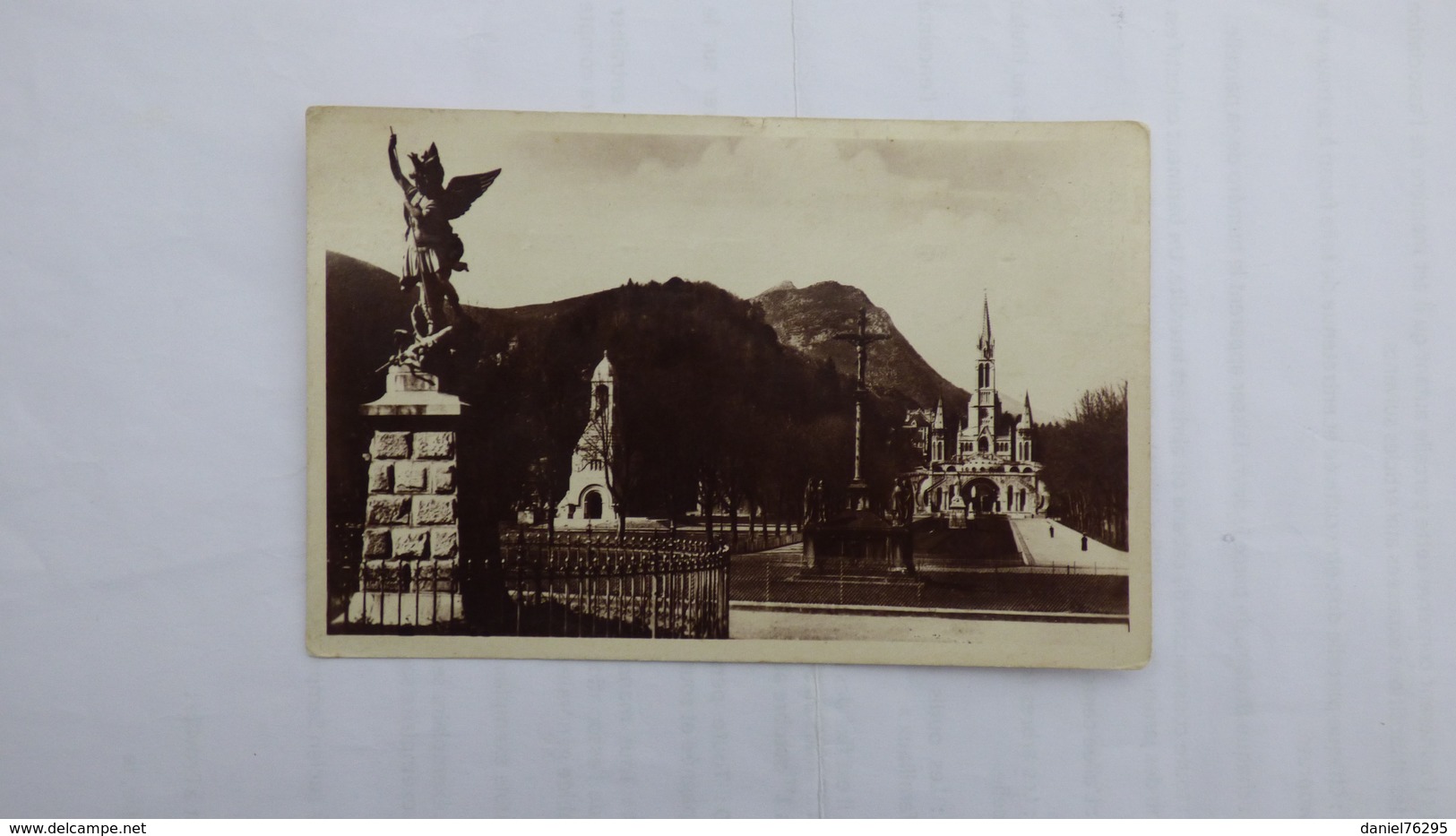 La  Basilique   Saint  Michel  Et  L'Esplanade - Lourdes