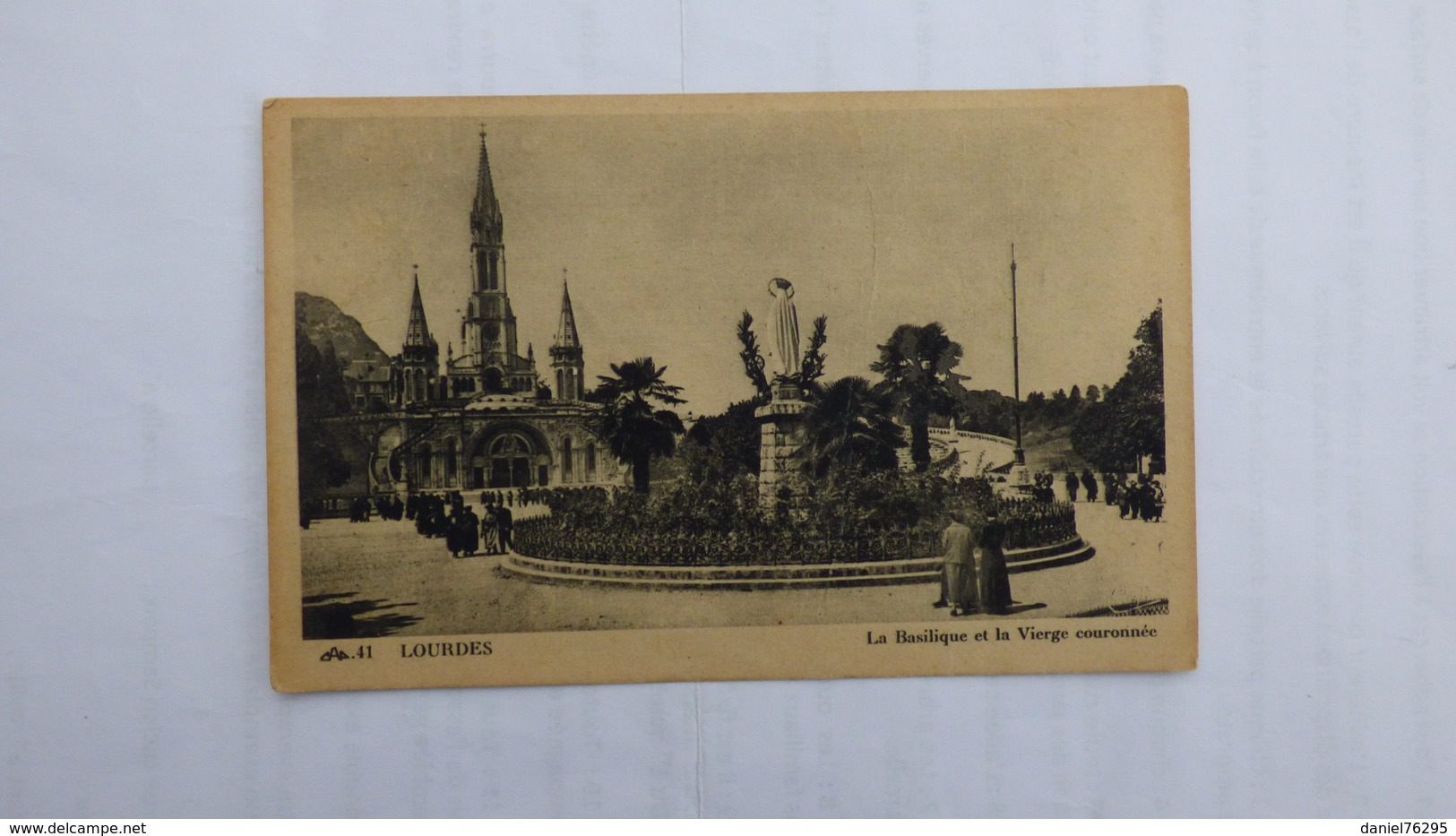 La  Basilique Et La  Vierge  Couronnée - Lourdes
