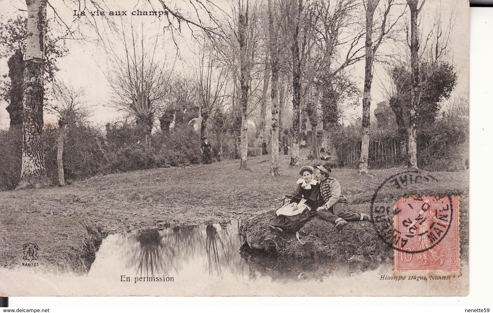 CPA LA VIE AUX CHAMPS -- En Permission -- Couple Au Bord De L'eau En 1904 - Autres & Non Classés