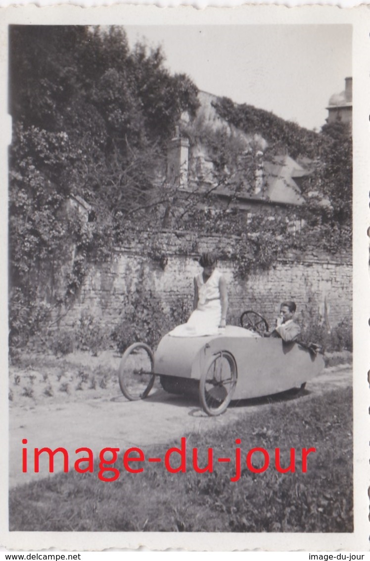 Photo Ancienne  VOITURETTE VELOCAR CYCLECAR TROIS ROUES VOITURE A PÉDALES - Automobiles