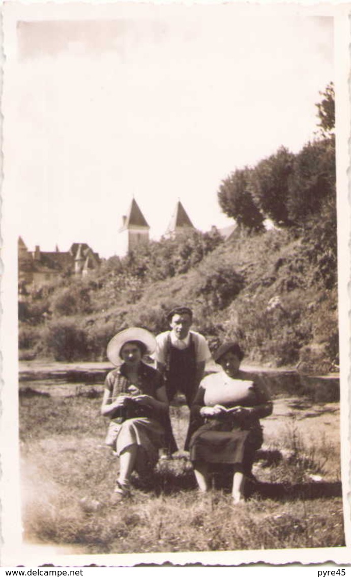 PHOTO DE PERSONNES AU BORD D UNE RIVIERE 11 X 7 CM - Lieux