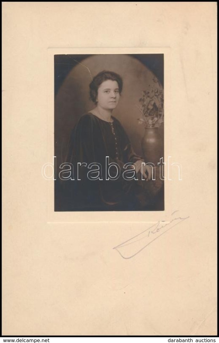 Cca 1925 Rónai Dénes (1875-1964): Női Portré, Aláírt Alkotás, Kartonra Kasírozva, Felületén Karcolásnyom, 11,5×8 Cm - Otros & Sin Clasificación