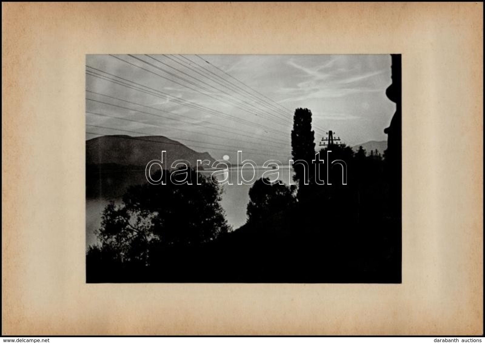 Jelzés Nélkül: Naplemente A Dunán, Hátoldalon Feliratozott Fotó, Paszpartuban, 17×23 Cm - Autres & Non Classés