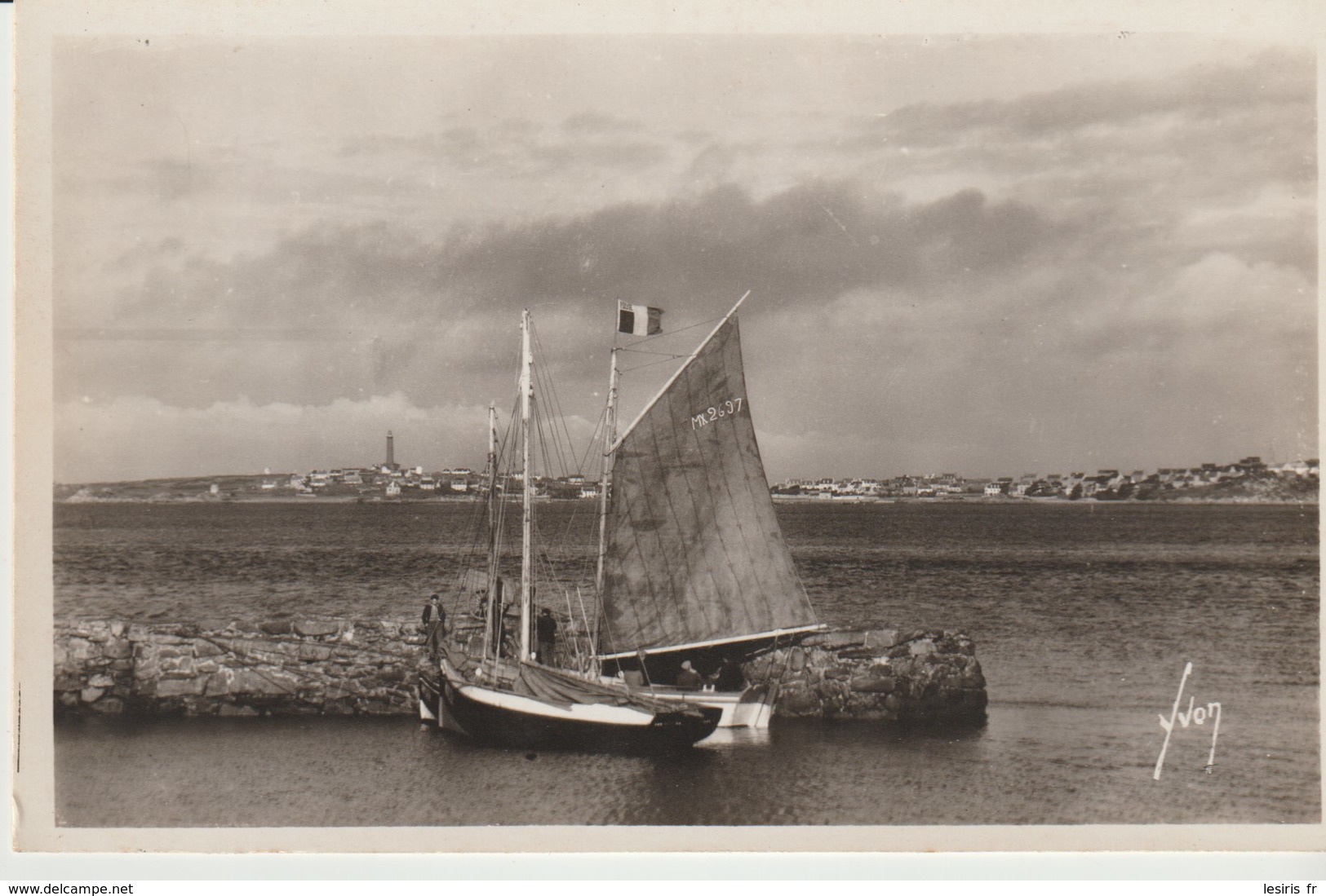 C.P.A. - PHOTO - ROSCOFF - ACCOSTAGE DES BATEAUX DE L’ÎLE DE BATZ - 263 - YVON - VOILIER - - Roscoff