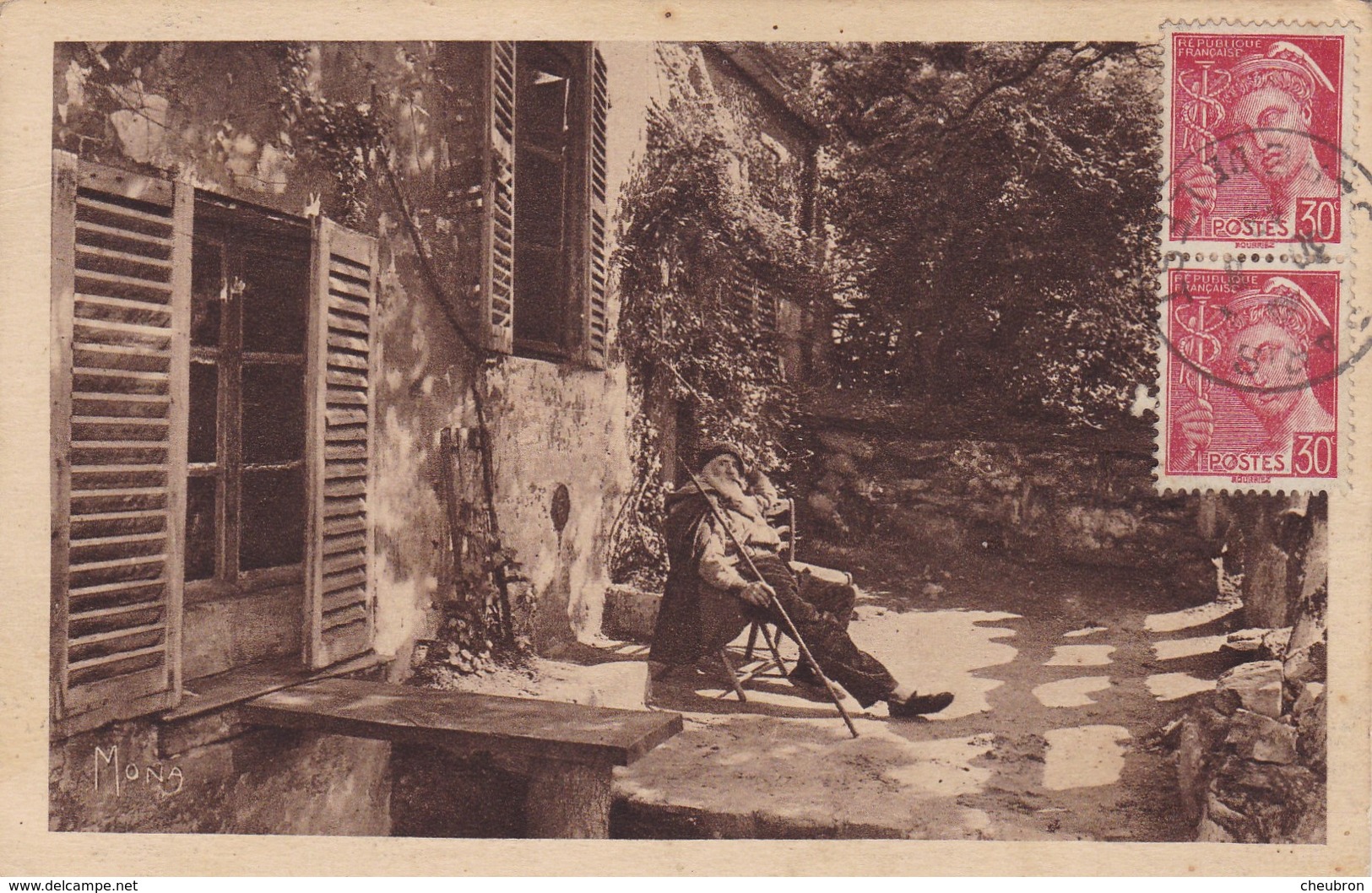 75 PARIS. MONTMARTRE. CPA SEPIA. LE PÈRE "FREDE" DEVANT LE CABARET DU LAPIN AGILE. ANNEE 1942 - Arrondissement: 18