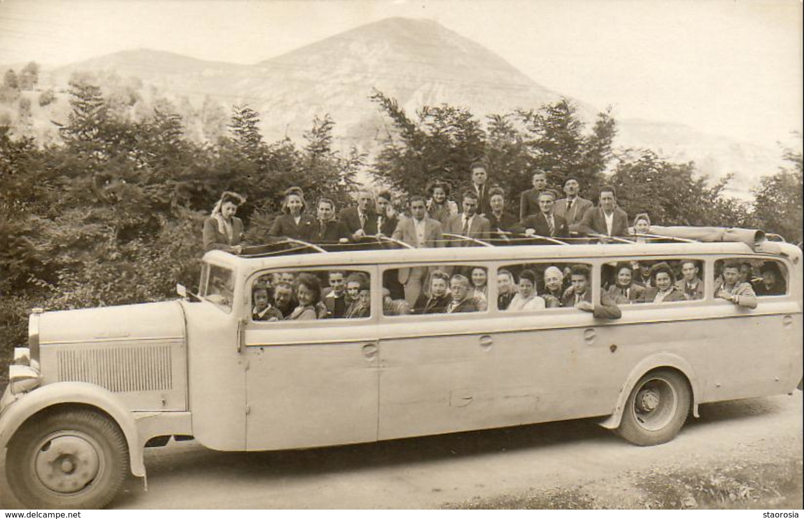 UN AUTOBUS DE L'ÉPOQUE  CARTE PHOTO NON SITUÉE - Bus & Autocars