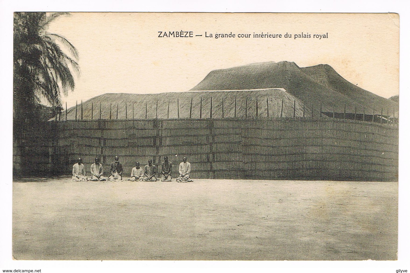 CPA.Afrique. Zambéze. La Grande Cour Intérieure Du Palais Royal.  (F.173) - Zambie