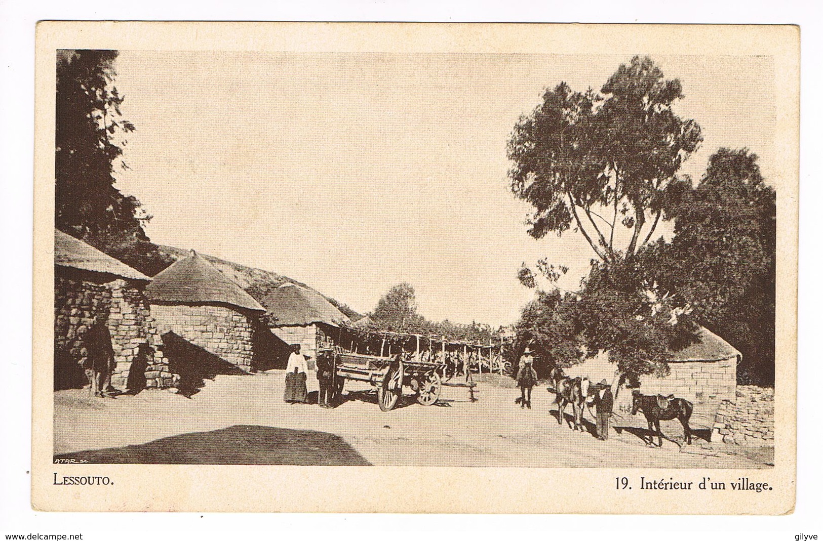 CPA.Afrique.Lessouto (Lesotho) Intérieur D'un Village.      (F.203) - Lesotho