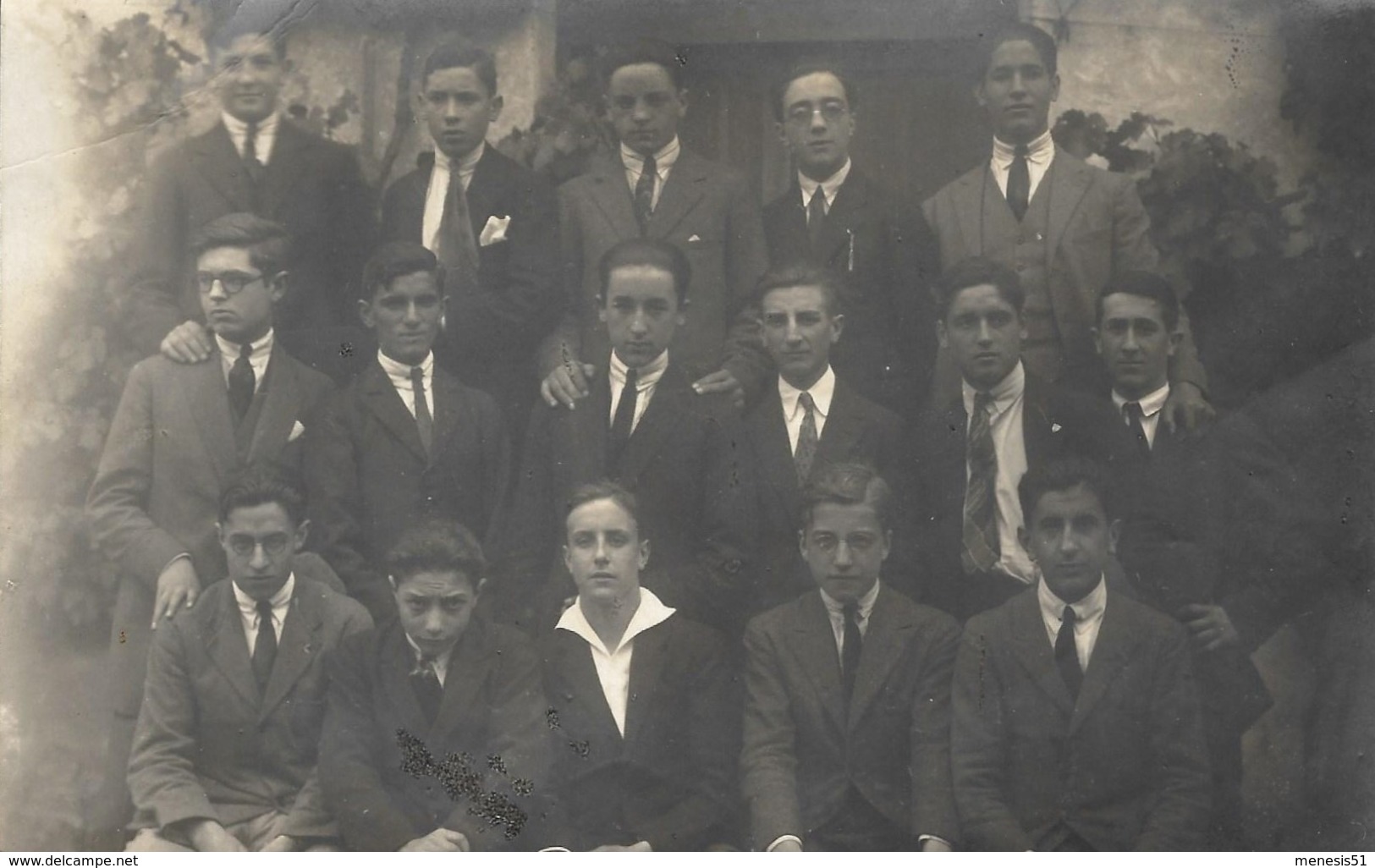 CPA Carte Photo Un Groupe De Jeunes Bacheliers Au Dos Texte Parlant De ORIO Et D'un Restaurant "MUTIL ZARRA" - A Identifier