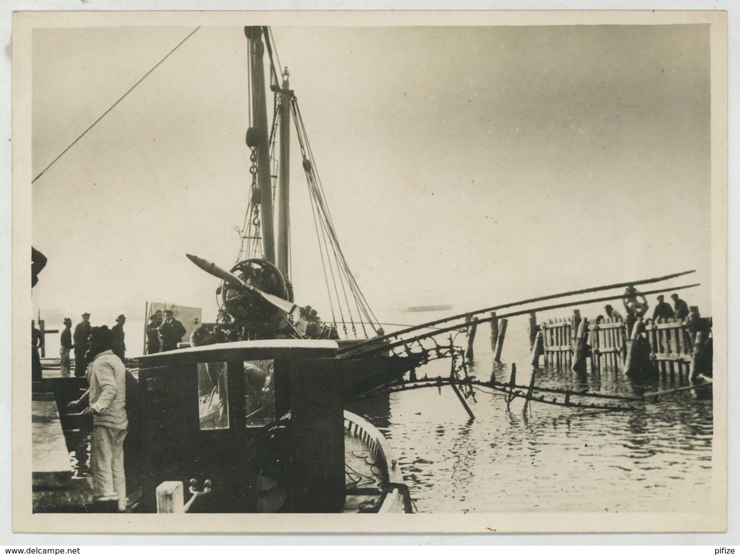 (Aviation) Accident De L'hydravion Marseille-Tunis . La Carcasse Retirée De L'Etang De Berre . 1938 . - Aviation