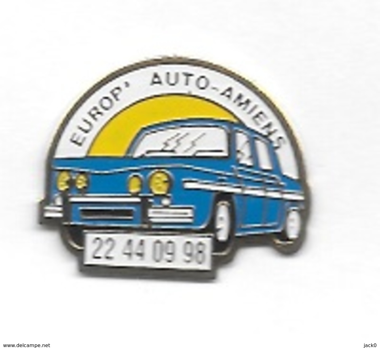 Pin's  Ville, Automobile  Renault  R 8  Bleu  Sur  Pub  Carrosserie  EUROP - AUTO  AMIENS  ( 80 ) - Renault