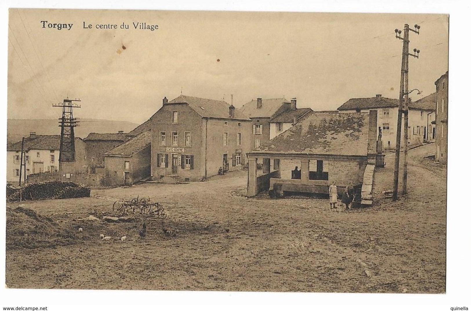 Torgny  ( M 3167 )  Cafe Au Centre Du Tout Petite Village Et Des Poules En Liberté Top Carte - Rouvroy