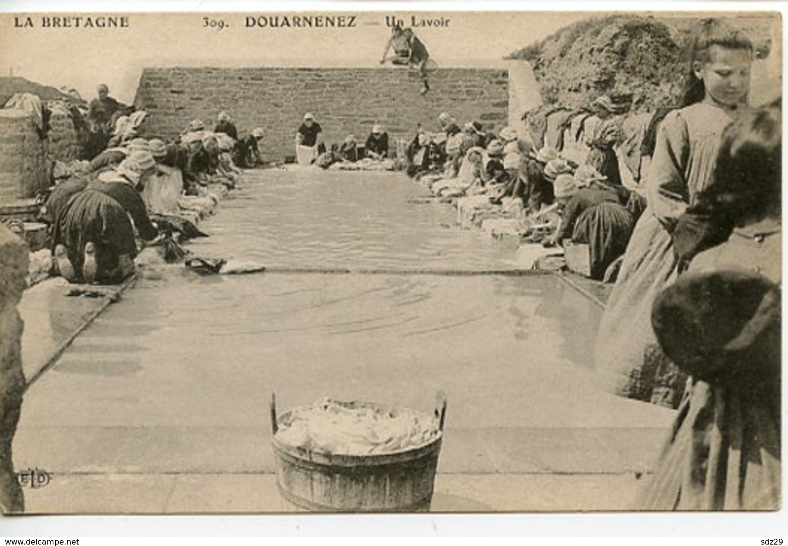 Douarnenez - Un Lavoir - Douarnenez