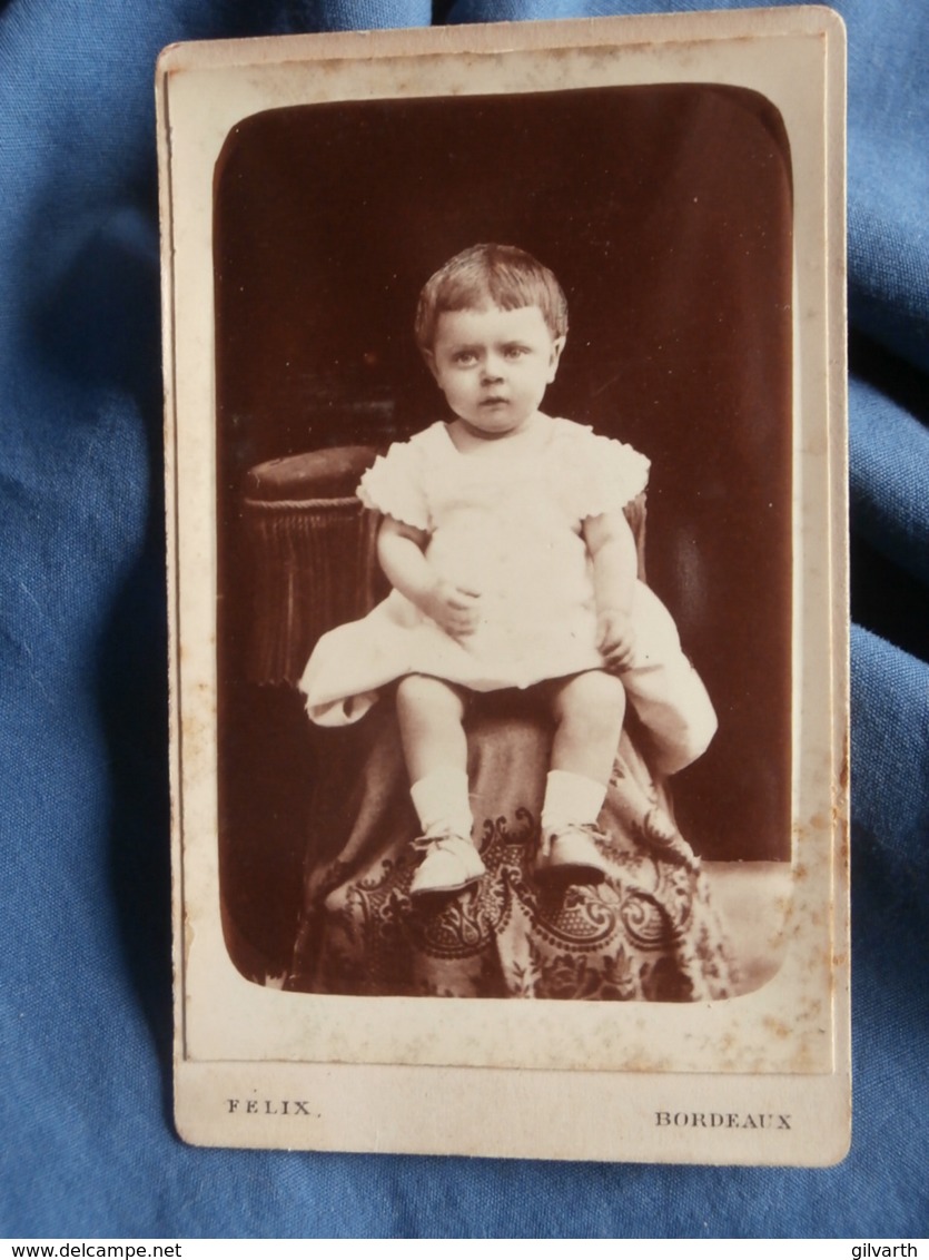 Photo CDV  Felix à Bordeaux  Jeune Enfant En Robe Assis  CA 1880-85 - L431A - Old (before 1900)